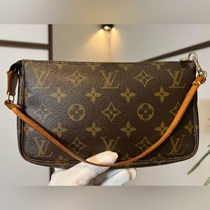 AUTHENTIC Louis Vuitton Pochette Accessoires Monogram